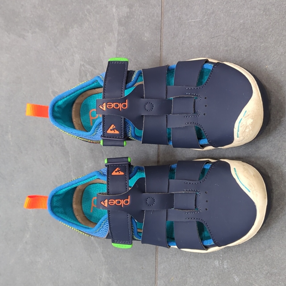 PLAE sandals - size 2.5 (kids)